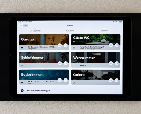Yamaha MusicCast Multiroom-Steuerung über ein Wandtablet